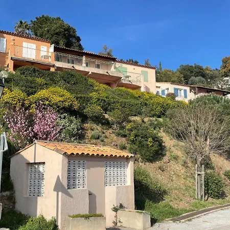 Apartment Vue Golf De St Tropez Avec Piscine 4 Personnes