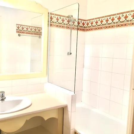 Vue Golf De St Tropez Avec Piscine 4 Personnes Apartment Les Issambres