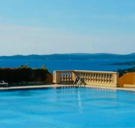 Vue Golf De St Tropez Avec Piscine 4 Personnes Les Issambres